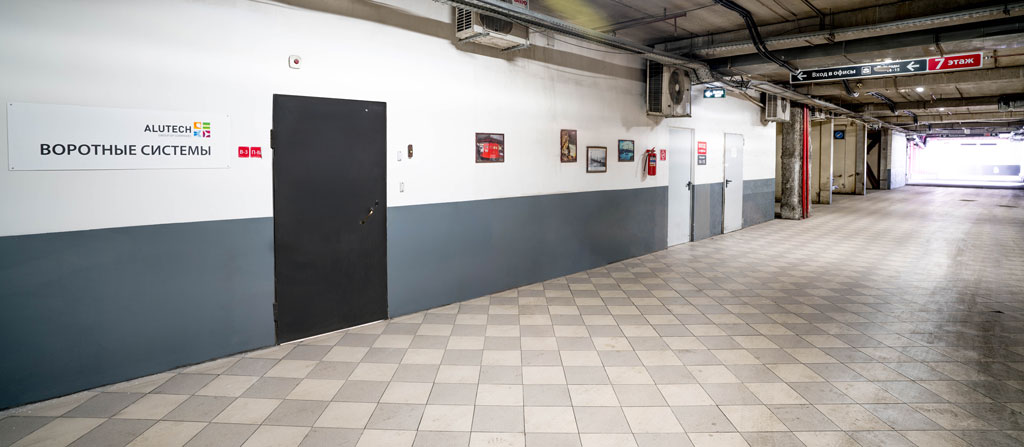 Вход в шоу-рум